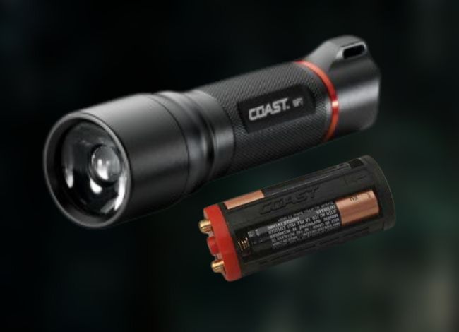 Coast HP 7 includes 4 x AAA standard alkaline batteries