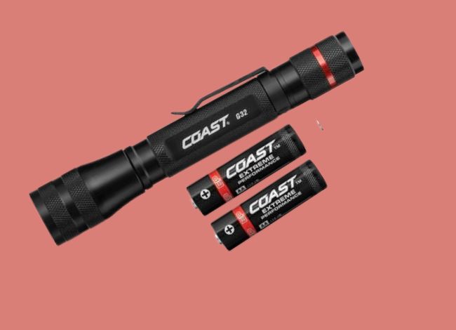 Coast G-32 model uses double-A alkaline batteries